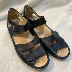Finn comfort sandal black. In like new condition. Size UK 7
